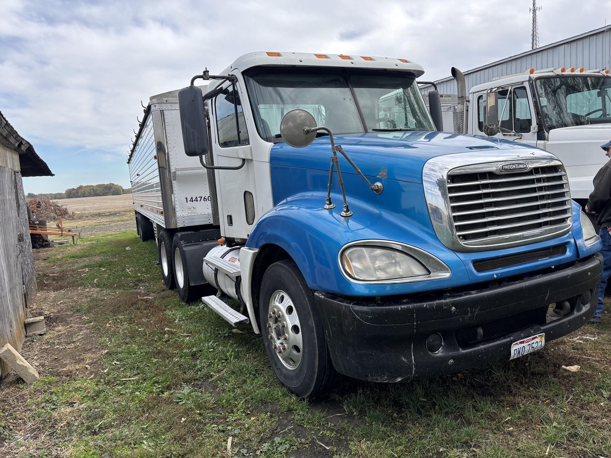 2007 Freightliner FLD120 Equipment Image0