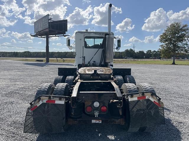 Image of Freightliner FLD120 equipment image 3