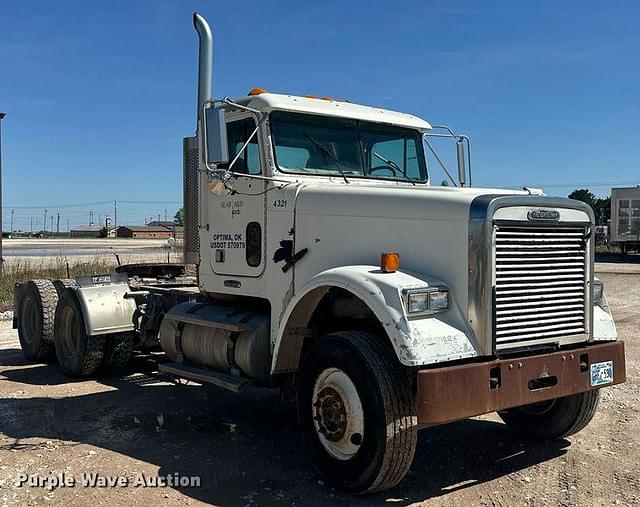Image of Freightliner FLD120 equipment image 2