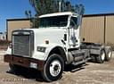 2007 Freightliner FLD120 Image