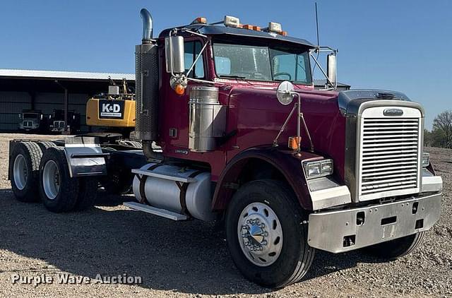 Image of Freightliner FLD120 equipment image 2