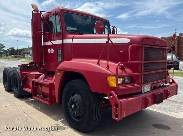Image of Freightliner FLD120 equipment image 2