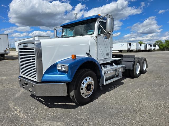 Image of Freightliner FLD120SD equipment image 4
