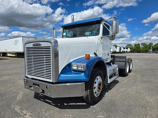 Image of Freightliner FLD120SD equipment image 2