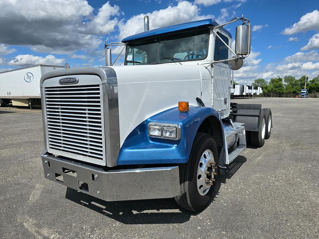Image of Freightliner FLD120SD Primary image