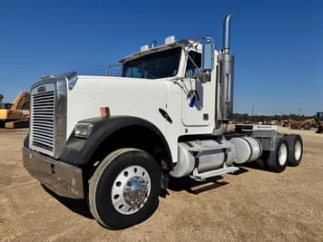 Main image Freightliner FLD120SD