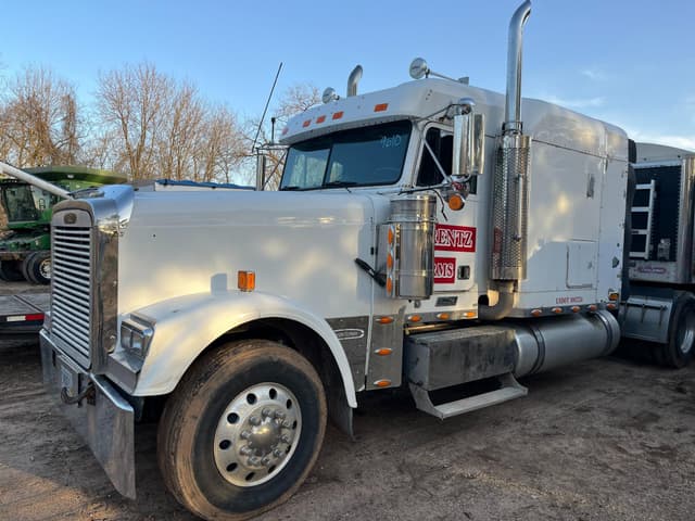 Image of Freightliner FLD132 Classic XL equipment image 2