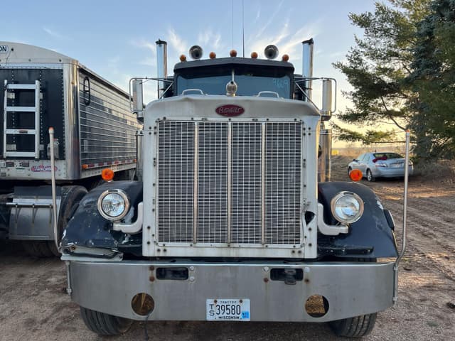 Image of Freightliner FLD132 Classic XL equipment image 1