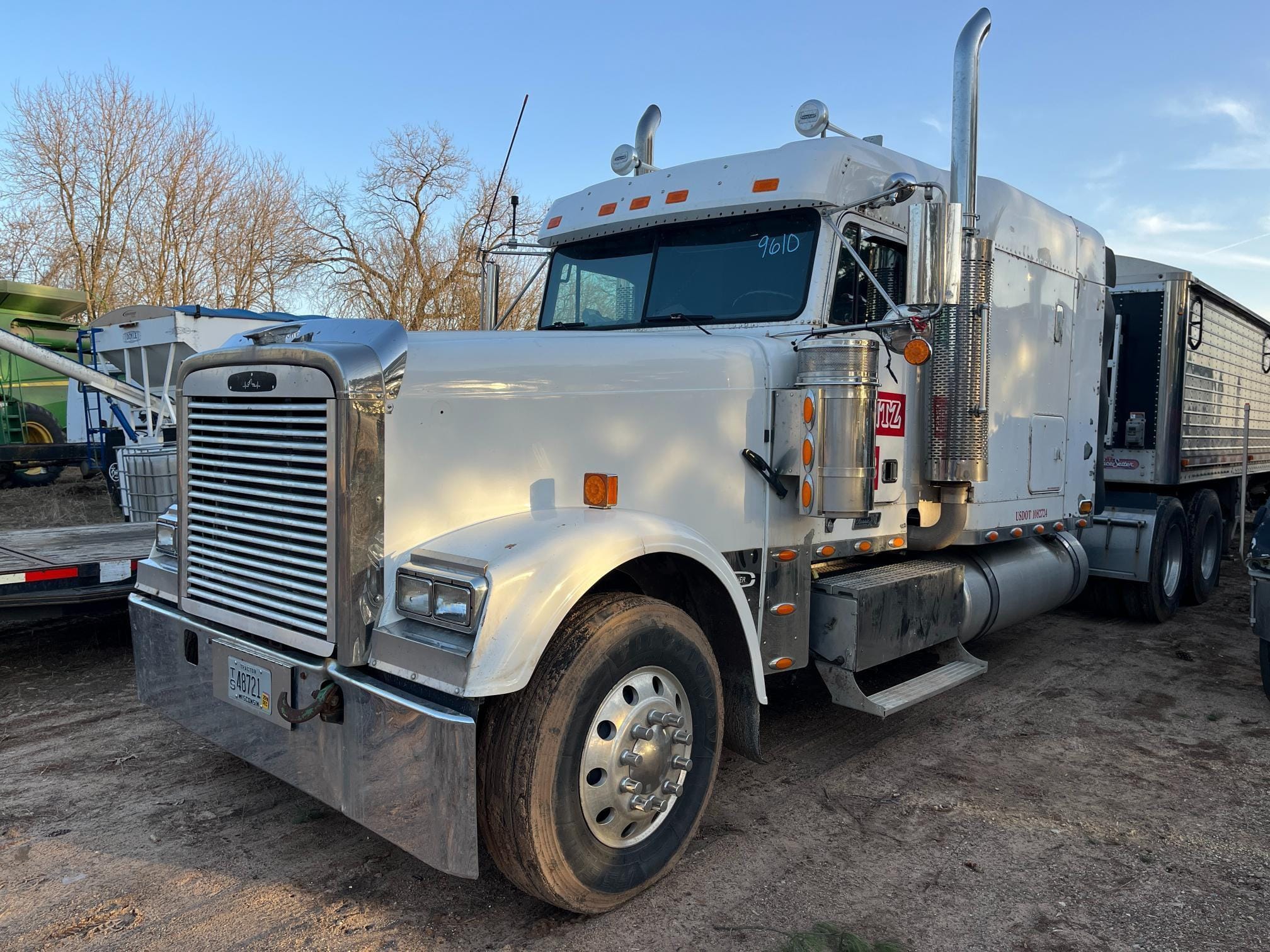 2007 Freightliner FLD132 Classic XL Equipment Image0