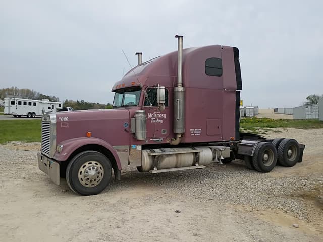 Image of Freightliner FLD132 Classic XL equipment image 1