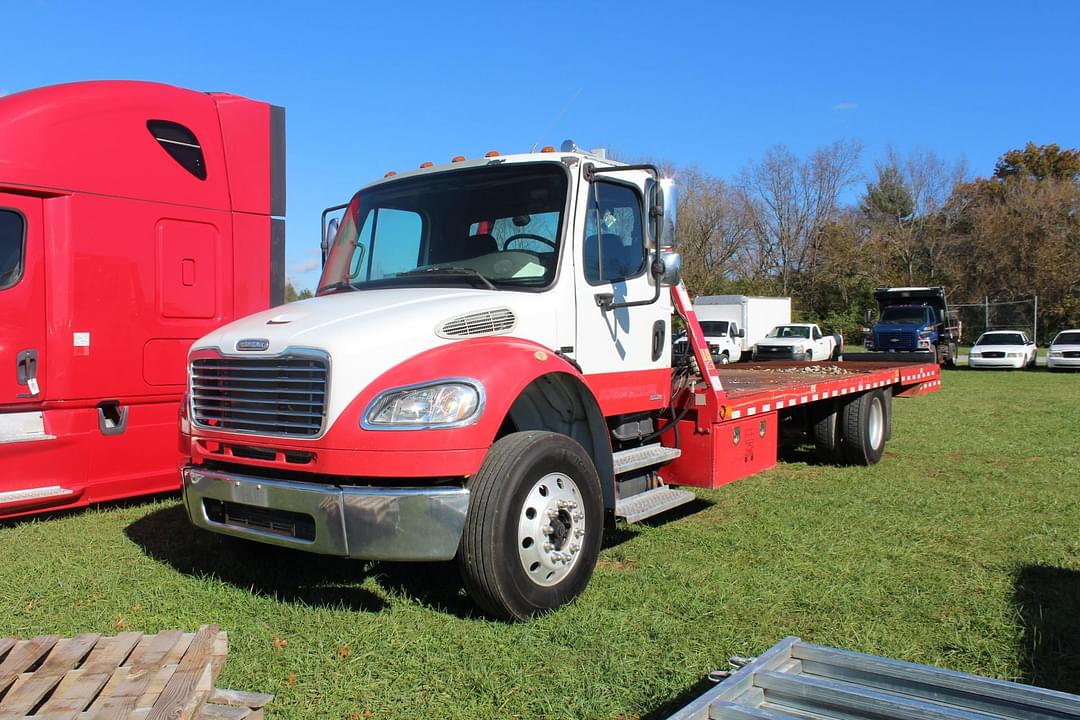 Image of Freightliner M2 106 Primary image