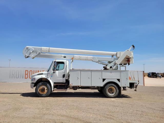 Image of Freightliner M2 106 equipment image 1