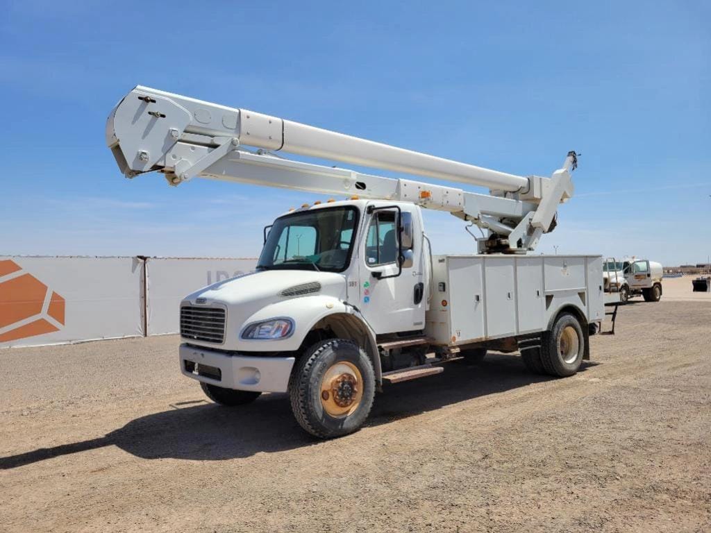 2007 Freightliner M2 106 Equipment Image0