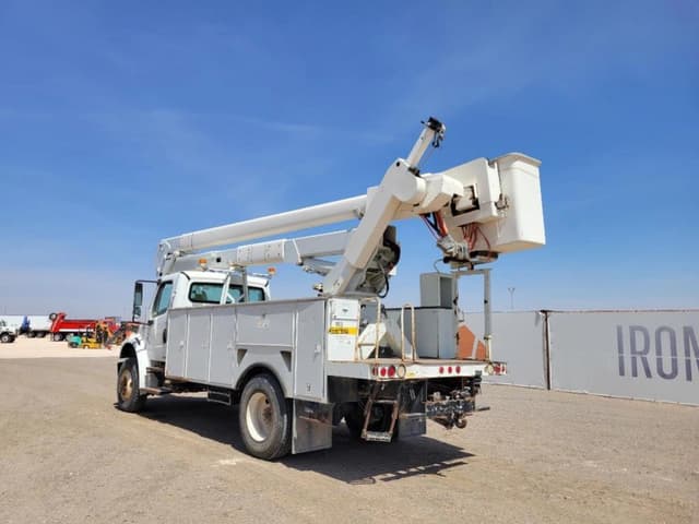 Image of Freightliner M2 106 equipment image 2