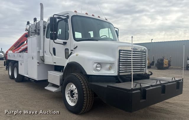 Image of Freightliner M2 106 equipment image 2
