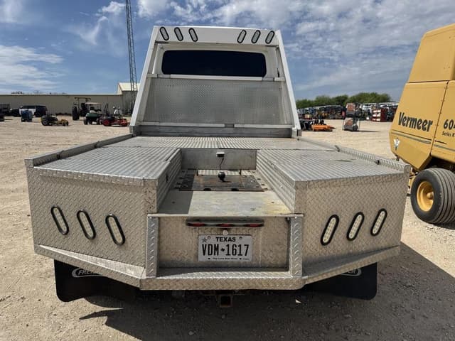 Image of Freightliner M2 106 equipment image 3