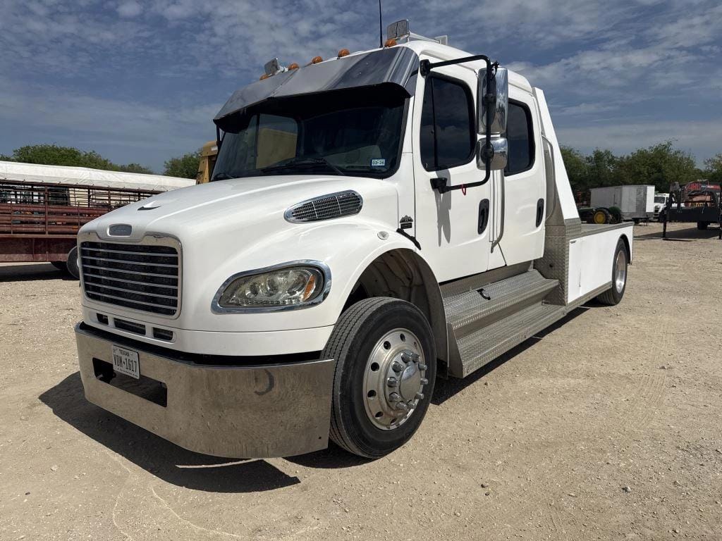 2007 Freightliner M2 106 Equipment Image0