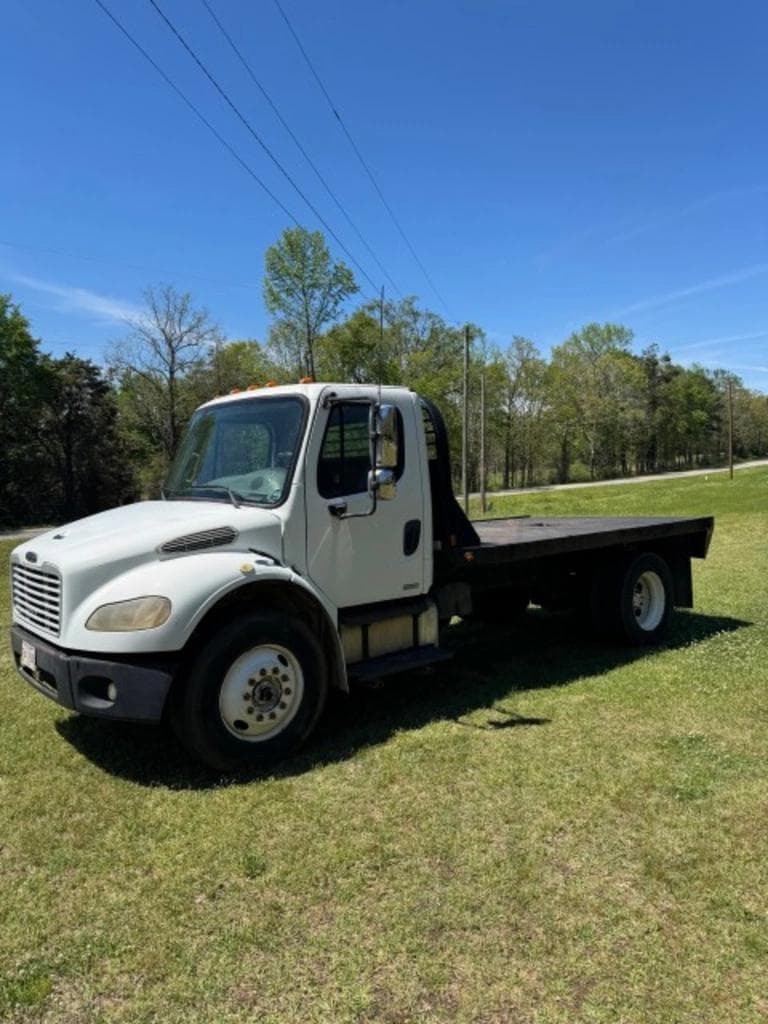 Image of Freightliner M2 106 Image 0