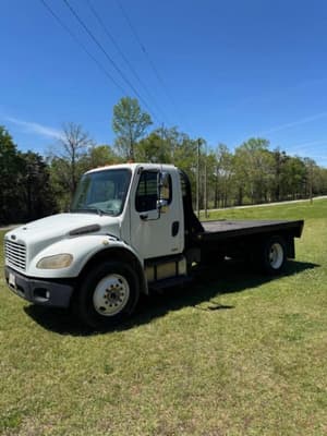 2007 Freightliner M2 106 Image