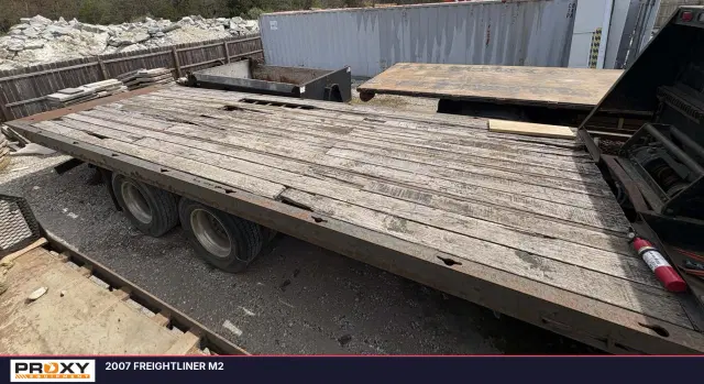Image of Freightliner M2 equipment image 3