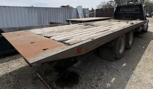 Image of Freightliner M2 equipment image 4