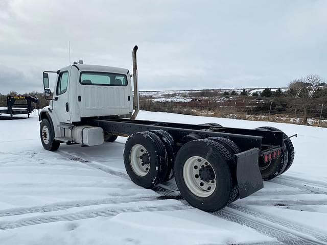 Image of Freightliner Business Class M2 equipment image 2