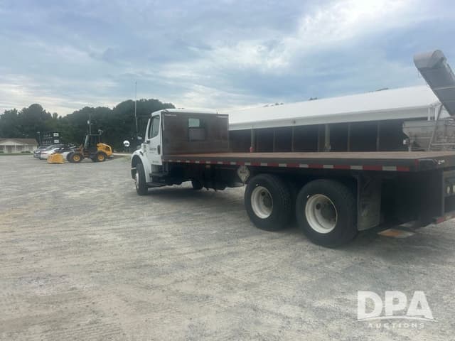 Image of Freightliner M2 equipment image 3