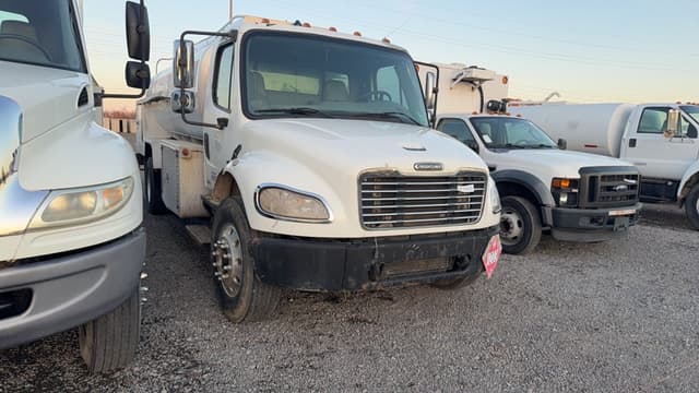 Image of Freightliner M2 equipment image 2