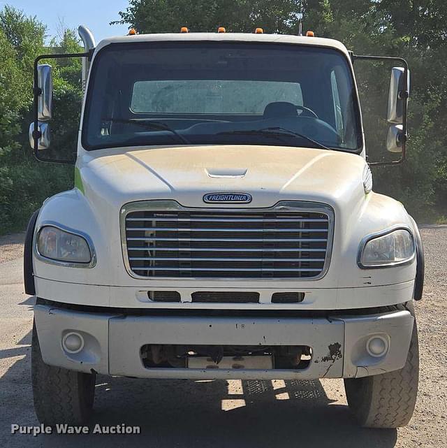 Image of Freightliner M2 equipment image 1