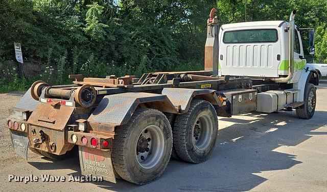 Image of Freightliner M2 equipment image 4