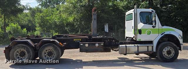 Image of Freightliner M2 equipment image 3