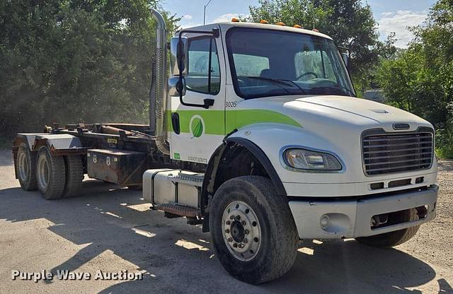 Image of Freightliner M2 equipment image 2