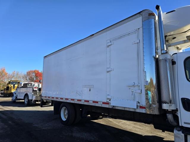 Image of Freightliner M2 equipment image 3