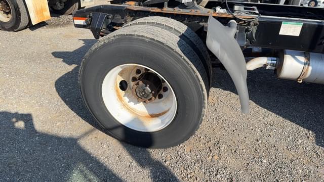 Image of Freightliner M2 equipment image 4