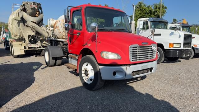 Image of Freightliner M2 equipment image 2