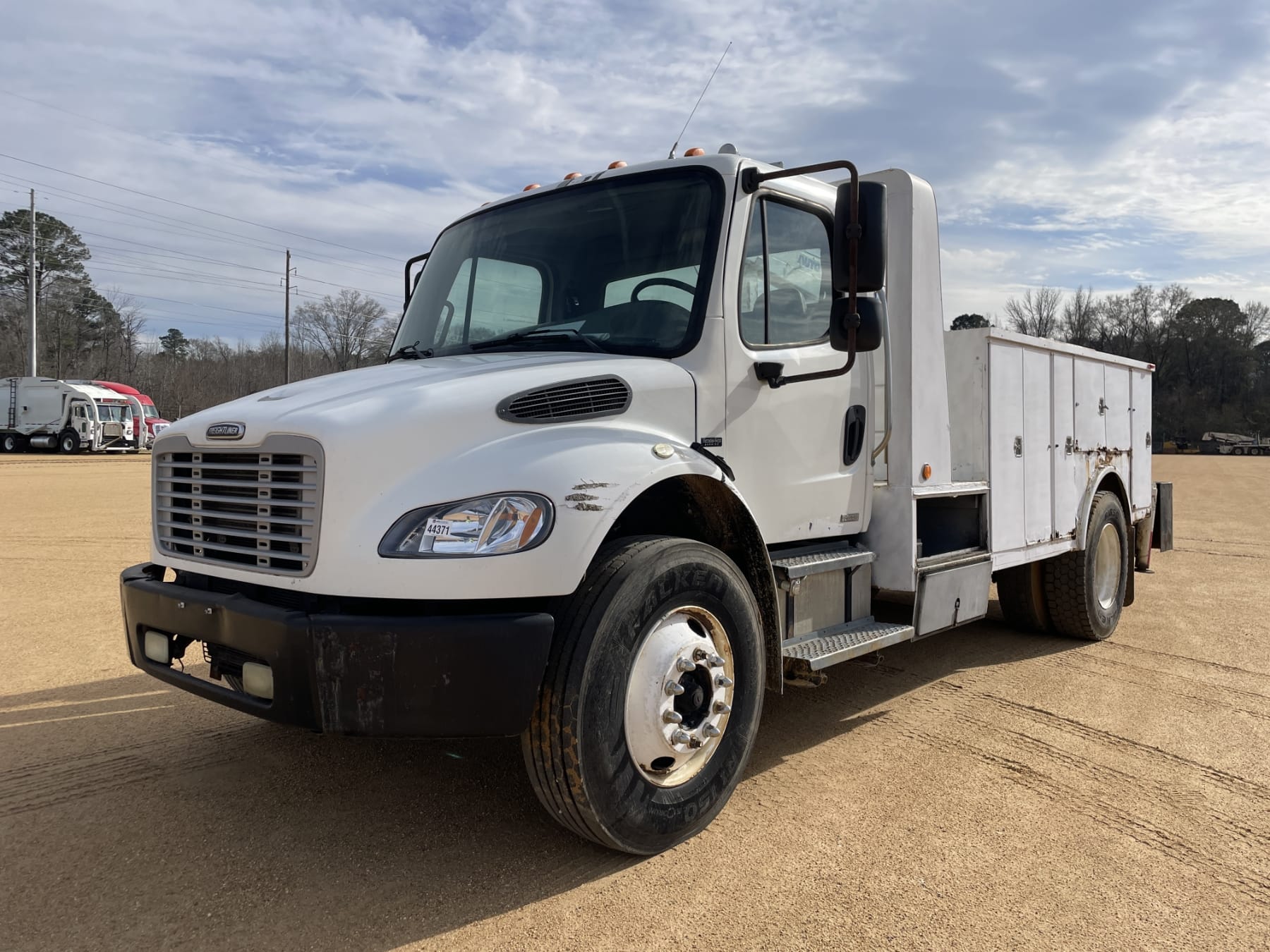 2007 Freightliner M2 Equipment Image0