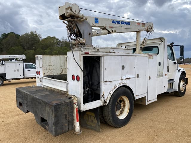Image of Freightliner M2 equipment image 2