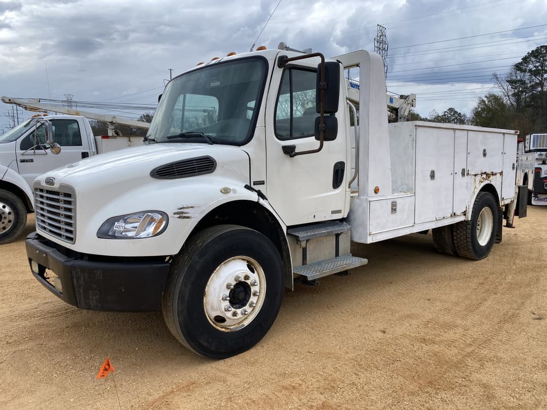 Image of Freightliner M2 Primary image