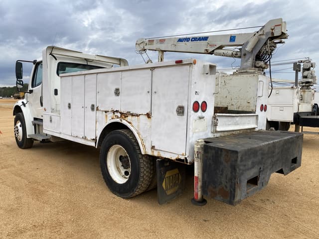 Image of Freightliner M2 equipment image 1