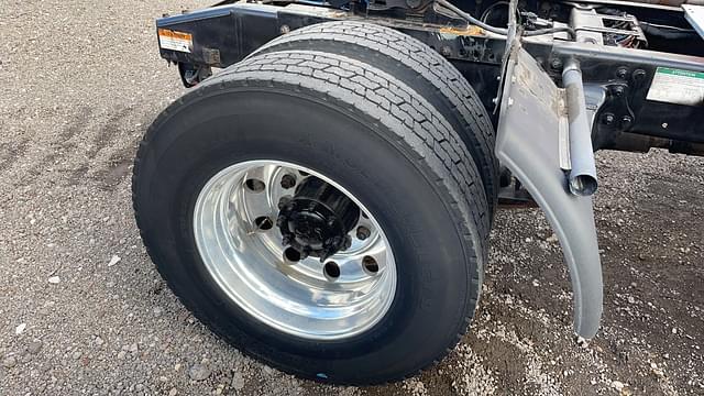 Image of Freightliner M2 equipment image 4