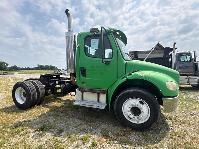 Image of Freightliner M2 equipment image 2