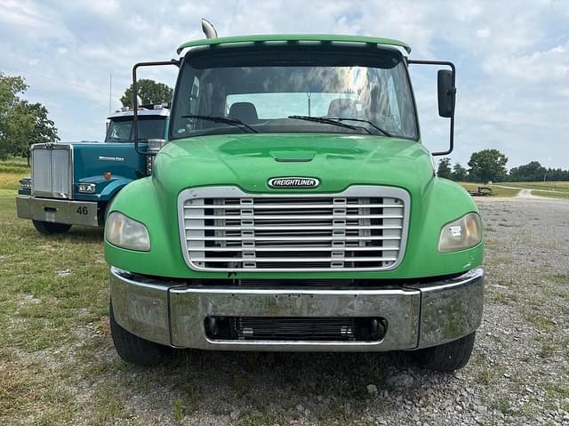 Image of Freightliner M2 equipment image 1