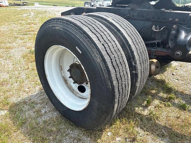 Image of Freightliner M2 equipment image 4