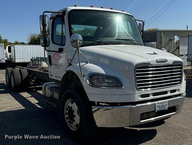 Image of Freightliner M2 equipment image 2