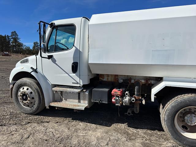 Image of Freightliner M2 equipment image 3