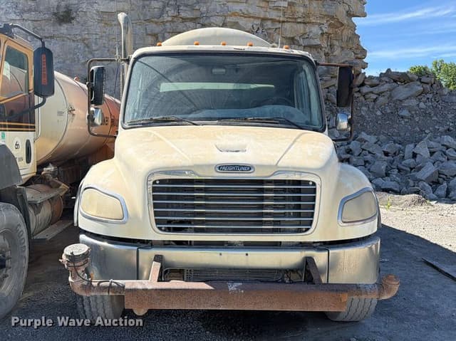 Image of Freightliner M2 equipment image 1