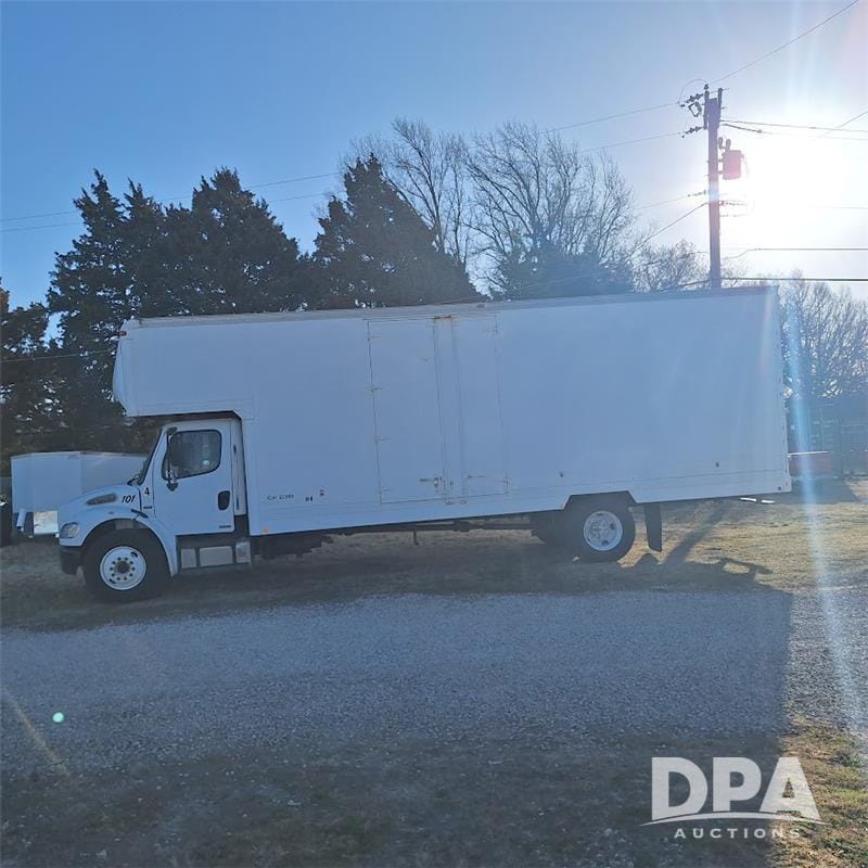 Main image Freightliner M2106