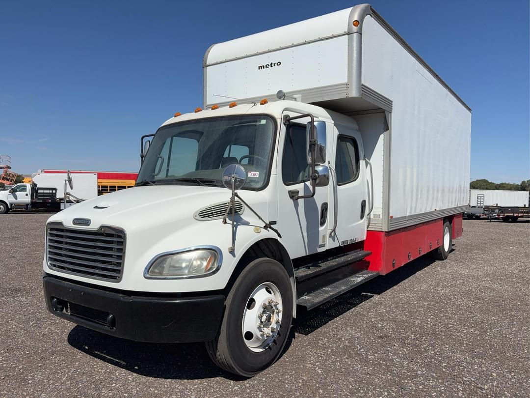 Image of Freightliner M2106 Primary image