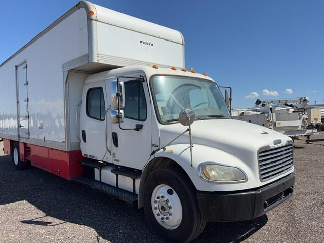 Image of Freightliner M2106 equipment image 3