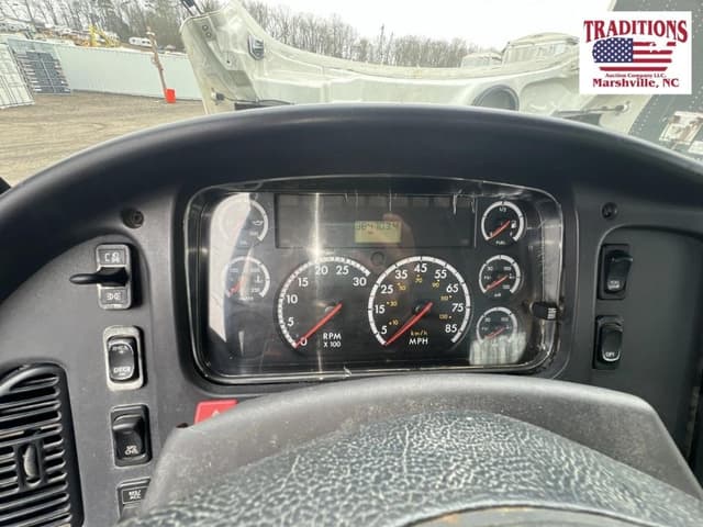 Image of Freightliner Business Class M2 equipment image 1